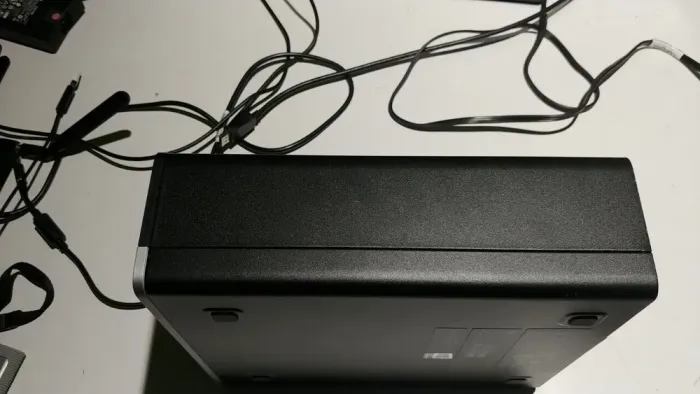 Комп'ютер HP Elitedesk 705 G5 SFF / AMD Ryzen 5 3400G (4(8) ядра по 3.7 - 4.2 GHz) / 16 GB DDR4 / 240 GB SSD+1000 GB HDD / AMD Radeon R7 430, 2 GB GDDR5, 128-bit / Windows б/в - зображення 9