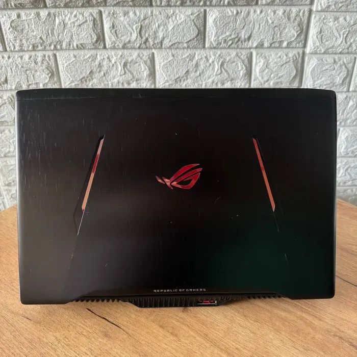 Ігровий ноутбук Б-клас Asus ROG Strix GL702VI / 17.3" (1920x1080) IPS / Intel Core i7-7700HQ (4 (8) ядра по 2.8 - 3.8 GHz) / 16 GB DDR4 / 512 GB SSD + 1000 GB HDD / nVidia GeForce GTX 1080, 8 GB GDDR5X, 256-bit / WebCam б/в - зображення 3