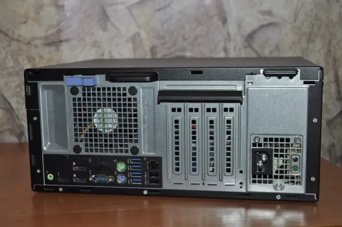 Комп'ютер Dell OptiPlex 5040 Tower / Intel Core i3-6100 (2 (4) ядра по 3,7 ГГц) / 8 ГБ DDR3 / 160 ГБ HDD / Intel HD Graphics 530 б/в - изображение 4