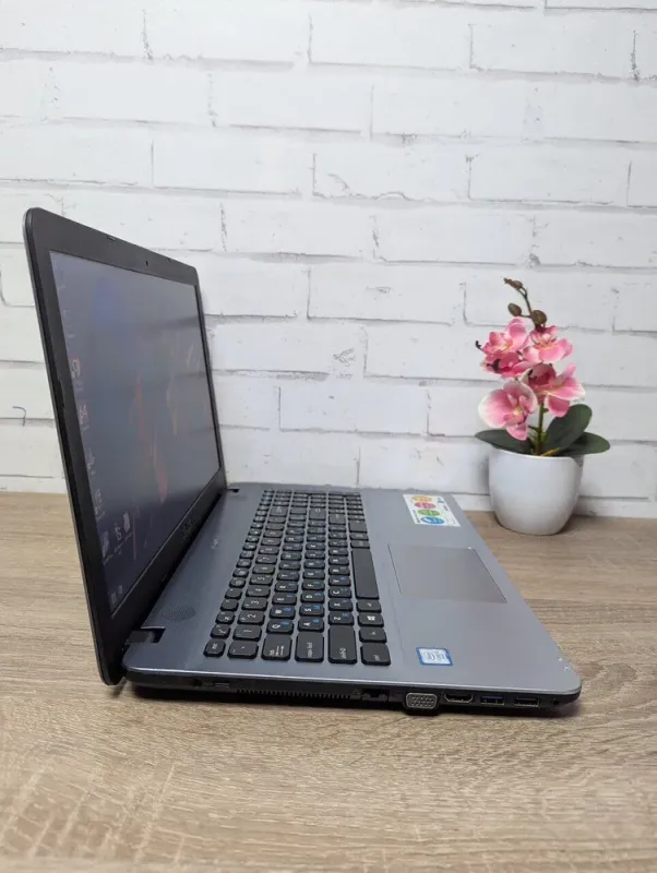 Ноутбук Б-клас Asus K541U / 15.6" (1366x768) TN / Intel Core i3-6006U (2 (4) ядра по 2.0 GHz) / 12 GB DDR4 / 128 GB SSD / Intel HD Graphics 520 / WebCam б/в - зображення 6