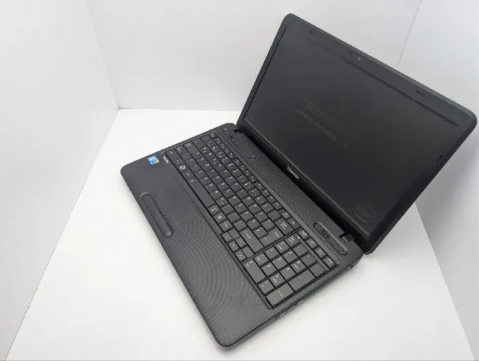 Ноутбук Toshiba Satellite C650 / 15.6" (1366x768) TN / Intel Pentium T4500 (2 (4) ядра по 2.3 GHz) / 6 GB DDR3 / 320 GB HDD / Intel HD Graphics / WebCam / DVD-ROM б/в - зображення 7