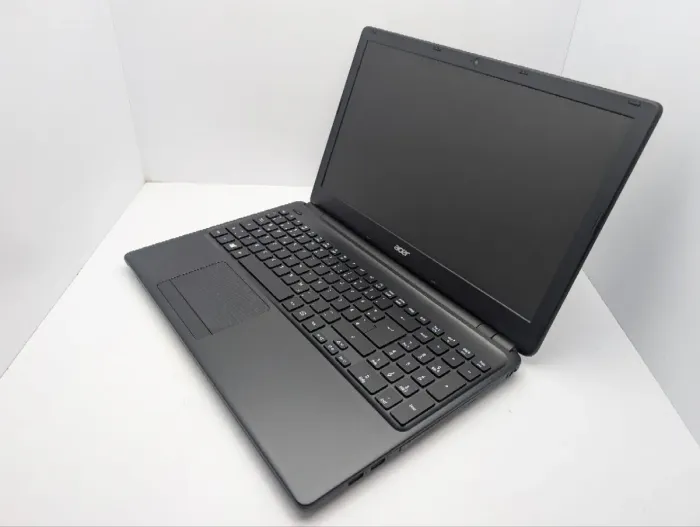 Ноутбук Acer Aspire E1-530 / 15.6" (1366x768) TN / Intel Pentium 2117U (2 ядра по 1.8 GHz) / 8 GB DDR3 / 320 GB HDD / Intel HD Graphics / WebCam / DVD-ROM б/в - зображення 7