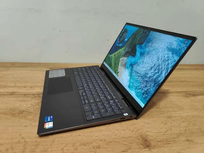 Ультрабук-трансформер Б-клас Dell Inspiron 7506 / 15.6" (3840x2160) IPS / Intel Core i7-1165G7 (4 (8) ядра по 2.8 - 4.7 GHz) / 16 GB DDR4 / 1000 GB SSD / Intel Iris Xe Graphics / WebCam / Windows 10 Home б/в - зображення 7