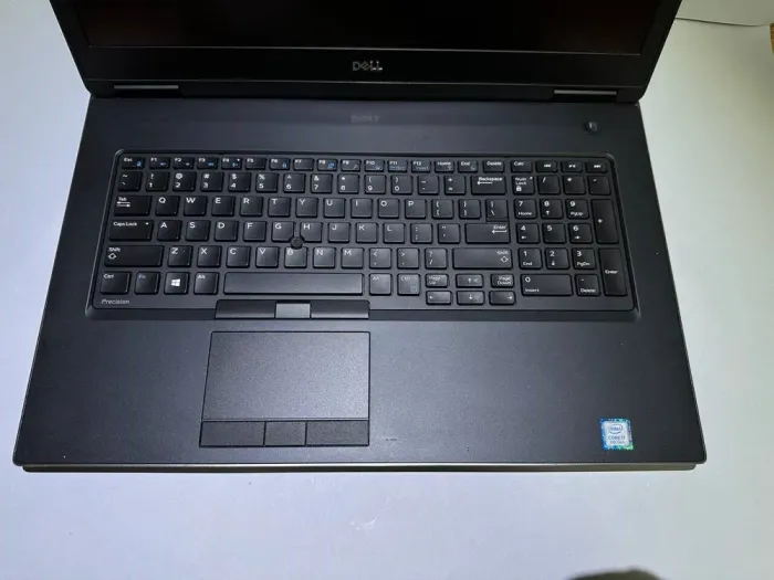 Мобільна робоча станція Dell Precision 7730 / 17.3" (1920x1080) IPS / Intel Core i7-8750H (6 (12) ядер по 2.2 - 4.1 GHz) / 64 GB DDR4 / 256 GB SSD + 256 GB SSD / AMD Radeon Pro WX 7100, 8 GB GDDR5, 256-bit / WebCam / HDMI б/в - зображення 3