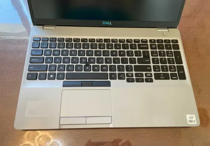 Ультрабук Dell Latitude 5510 / 15.6" (1920x1080) IPS / Intel Core i7-10810U (6 (12) ядер по 1.1 - 4.9 GHz) / 16 GB DDR4 / 256 GB SSD / Intel UHD Graphics for 10th Generation / WebCam б/в - зображення 4