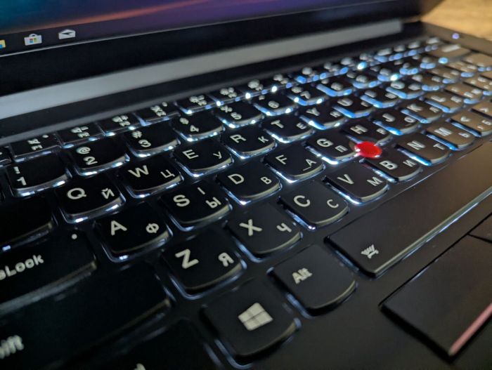 Мобільна робоча станція Lenovo ThinkPad P1 Gen 2 / 15,6" (1920x1080) IPS / Intel Core i7-9850H (6 (12) ядер по 2,6 - 4,6 ГГц) / 32 ГБ DDR4 / 512 ГБ SSD / nVidia Quadro T1000, 4 ГБ GDDR6, 128-біт / Веб-камера / Сканер відбитків пальців / Windows 10 б/в - зображення 6