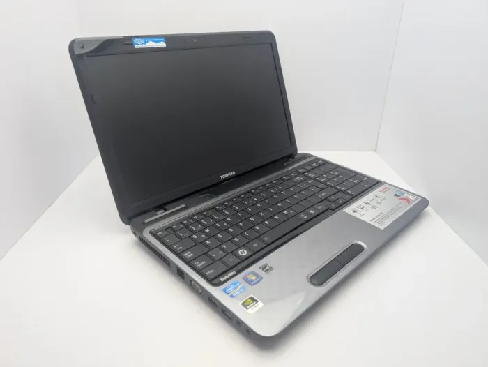 Ноутбук Toshiba Satellite L750 / 15.6" (1366x768) TN / Intel Core i3-2310M (2 (4) ядра по 2.1 GHz) / 6 GB DDR3 / 500 GB HDD / nVidia GeForce GT 525M, 1 GB DDR3, 128-bit / WebCam / HDMI б/в - зображення 3