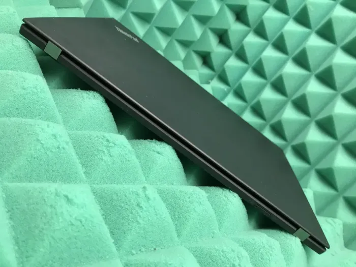 Ультрабук Б-клас Lenovo ThinkPad X1 Carbon (5th Gen) / 14" (1920x1080) IPS / Intel Core i5-7200U (2 (4) ядра по 2.5 - 3.1 GHz) / 8 GB DDR3 / 256 GB SSD M.2 / Intel HD Graphics 620 / Fingerprint / HDMI б/в - зображення 7