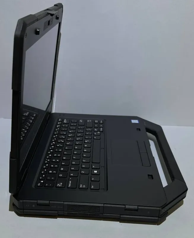 Захищений ноутбук Б-класу Dell Latitude 5414 Rugged / 14" (1366x768) TN / Intel Core i5-6300U (2 (4) ядра по 2,4 - 3,0 ГГц) / 8 ГБ DDR4 / 256 ГБ SSD / Intel HD Graphics 520 / WebCam / Win 11 Pro б/в - зображення 4