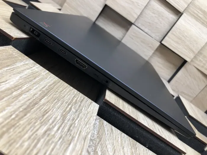 Ноутбук Lenovo ThinkPad X1 / 15.6" (1920x1080) IPS / Intel Core i7-8750H (6 (12) ядер по 2.2 - 4.1 GHz) / 16 GB DDR3 / 256 GB SSD M.2 / nVidia GeForce GTX 1050 Ti, 4 GB GDDR5, 128-bit / WebCam б/в - зображення 5