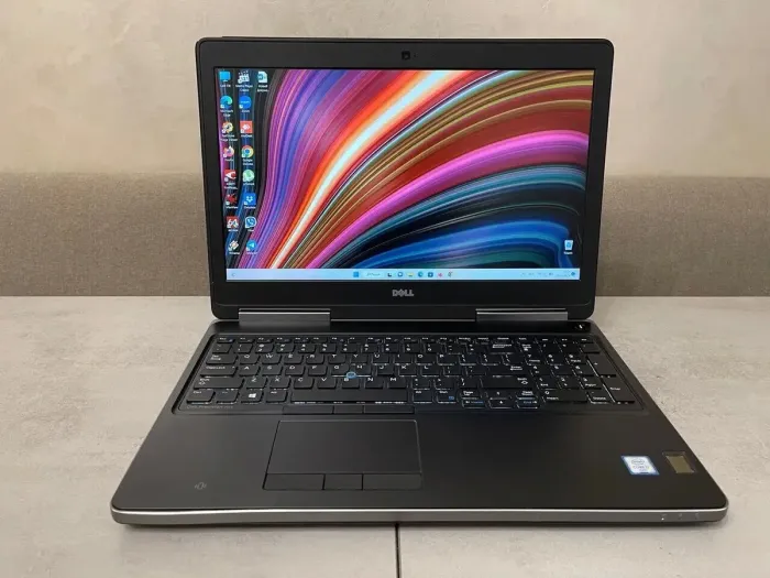 Робоча станція Б-клас Dell Precision 7510 / 15.6" IPS / Core i7-6820HQ (4(8) ядра по 2.7-3.6GHz) / 16GB DDR4 / 256GB SSD / Quadro M1000M, 2GB GDDR5, 128-bit / WebCam / miniDP / HDMI б/в - зображення 2