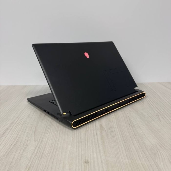 Ігровий ноутбук Б-клас Dell Alienware m17 R5 / 17.3" (1920x1080) IPS / AMD Ryzen 7 6800H (8 (16) ядер по 3.2 - 4.7 GHz) / 16 GB DDR5 / 1000 GB SSD NVMe / nVidia GeForce RTX 3060, 6 GB GDDR6, 192-bit / WebCam б/в - зображення 6