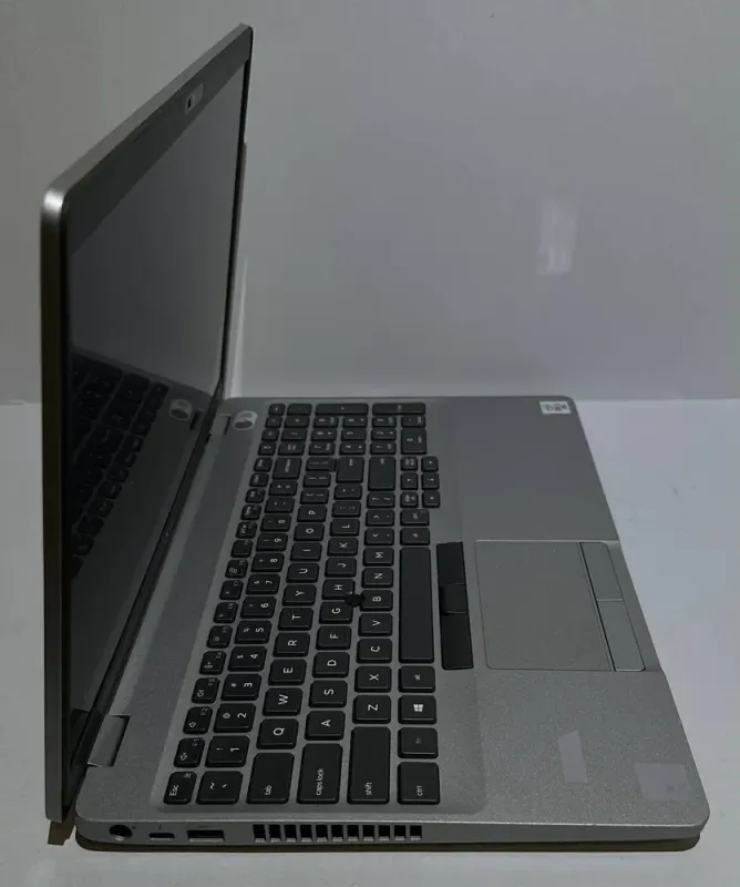 Мобільна робоча станція Б-класу Dell Precision 3551 / 15,6" (1920x1080) IPS / Intel Core i5-10400H (4 (8) ядра по 2,6 - 4,6 ГГц) / 32 ГБ DDR4 / 512 ГБ SSD / nVidia Quadro P620, 4 ГБ GDDR5, 128-біт / WebCam / Win 11 Pro б/в - зображення 4