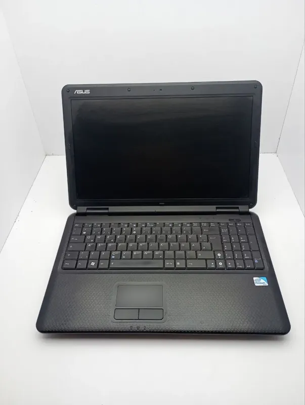 Ноутбук Asus K50 / 15.6" (1366x768) TN / Intel Pentium T4300 (2 ядра по 2.1 GHz) / 4 GB DDR3 / 250 GB HDD / Intel GMA 4500M Graphics / WebCam б/в - зображення 2