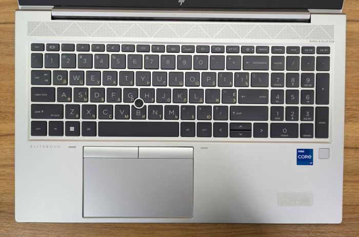 Ультрабук HP EliteBook 850 G8 / 15.6" (1920x1080) IPS / Intel Core i7-1185G7 (4 (8) ядра по 3.0 - 4.8 GHz) / 16 GB DDR4 / 500 GB SSD / Intel Iris Xe Graphics / WebCam / TouchID / Windows 10 б/в - зображення 3