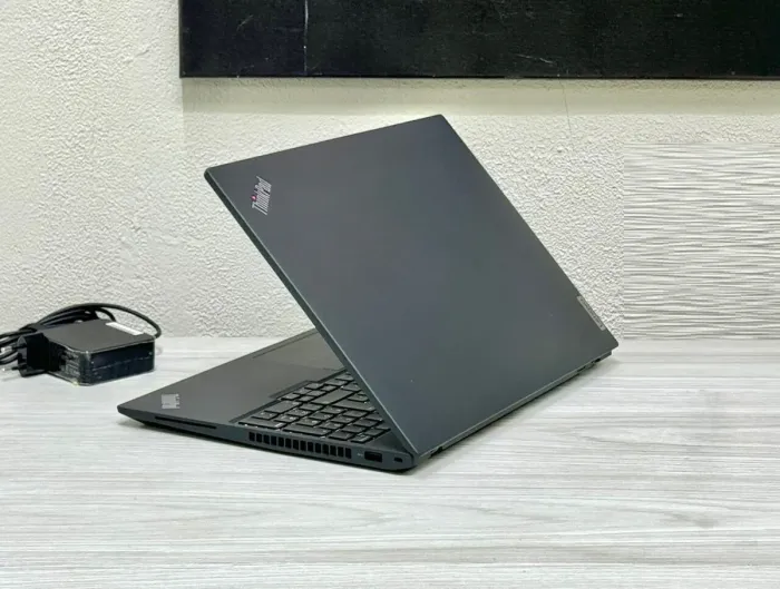 Ноутбук Lenovo ThinkPad T16 Gen 1 / 16" (1920x1200) IPS / Intel Core i5-1235U (10 (12) ядер по 3.3 - 4.4 GHz) / 32 GB DDR4 / 512 GB SSD M.2 / Intel Iris Xe Graphics / WebCam / Win 10 Pro б/в - зображення 6