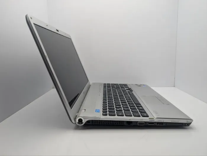 Ноутбук Sony VPCF1 / 16.4" (1920x1080) TN / Intel Core i5-560M (2 (4) ядра по 2.6 - 3.2 GHz) / 8 GB DDR3 / 500 GB HDD / nVidia GeForce GT 425M, 1 GB GDDR3, 128-bit / WebCam / DVD-ROM б/в - зображення 4