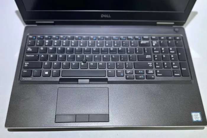 Ігровий ноутбук Dell Precision 7540 / 15.6" (1920x1080) TN / Intel Core i7-9750H (6 (12) ядер по 2.6 - 4.5 GHz) / 32 GB DDR4 / 512 GB SSD / AMD Radeon Pro WX 3200, 4 GB GDDR5, 128-bit / WebCam / Win 11 Pro б/в - зображення 5