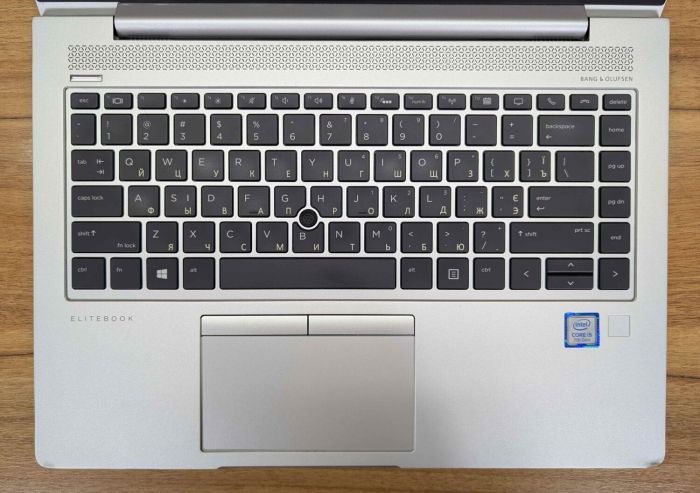 Ультрабук Б-клас HP EliteBook 840 G5 / 14" (1920x1080) IPS / Intel Core i5-7200U (2 (4) ядра по 2.5 - 3.1 GHz) / 8 GB DDR4 / 256 GB SSD / Intel UHD Graphics 620 / WebCam / Fingerprint / Windows 10 б/в - зображення 4