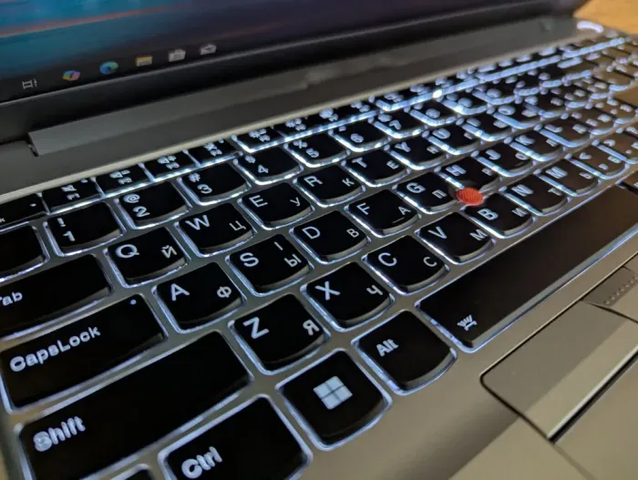 Ультрабук Б-клас Lenovo ThinkPad E15 Gen4 / 15.6" (1920x1080) IPS / Intel Core i7-1255U (10 (12) ядер по 3.5 - 4.7 GHz) / 24 GB DDR4 / 512 GB SSD / Intel Iris Xe Graphics / WebCam / Windows 10 б/в - зображення 6