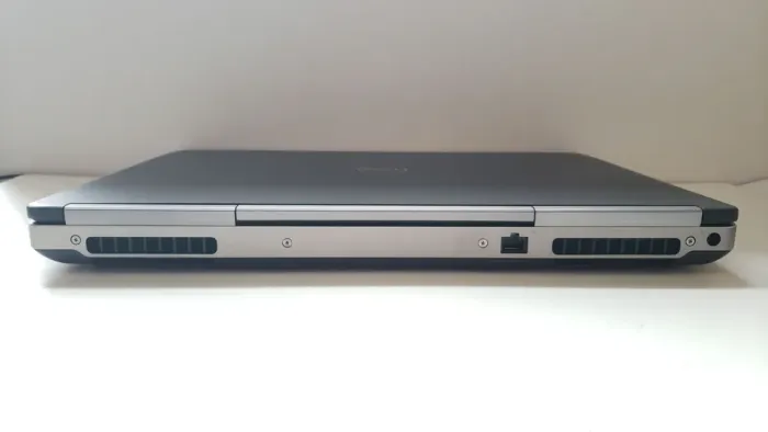 Мобільна робоча станція Dell Precision 7720 / 17.3" (1920x1080) IPS / Intel Core i7-6820HQ (4 (8) ядра по 2.7 - 3.6 GHz) / 16 GB DDR4 / 256 GB SSD M.2 + 500 GB HDD / AMD Radeon Pro WX 4130, 2 GB GDDR5, 128-bit / WebCam / Win 10 Pro б/в - зображення 3