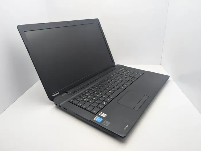 Ноутбук Toshiba Satellite PRO C70-B / 17.3" (1600x900) TN / Intel Core i3-4005U (2 (4) ядра по 1.7 GHz) / 6 GB DDR3 / 500 GB HDD / Intel HD Graphics 4400 / WebCam б/в - зображення 3