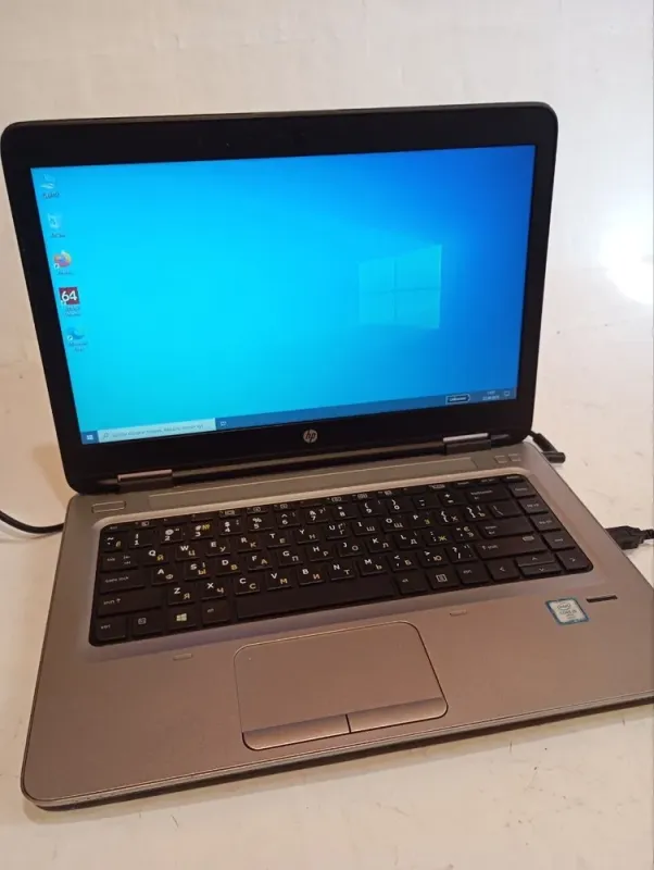 Ноутбук Б-клас HP ProBook 640 G2 / 14" (1366x768) TN / Intel Core i5-6300U (2 (4) ядра по 2.4 - 3.0 GHz) / 8 GB DDR4 / 500 GB HDD / Intel HD Graphics 520 / WebCam / АКБ не тримає б/в - зображення 2