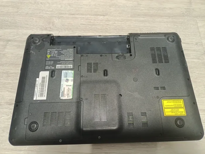 Ноутбук Б-клас Medion Akoya E7214 / 17.3" (1366x768) TN / Intel Core i3-350M (2 (4) ядра по 2.26 GHz) / 4 GB DDR3 / 320 GB HDD / Intel HD Graphics / АКБ відсутня б/в - зображення 7