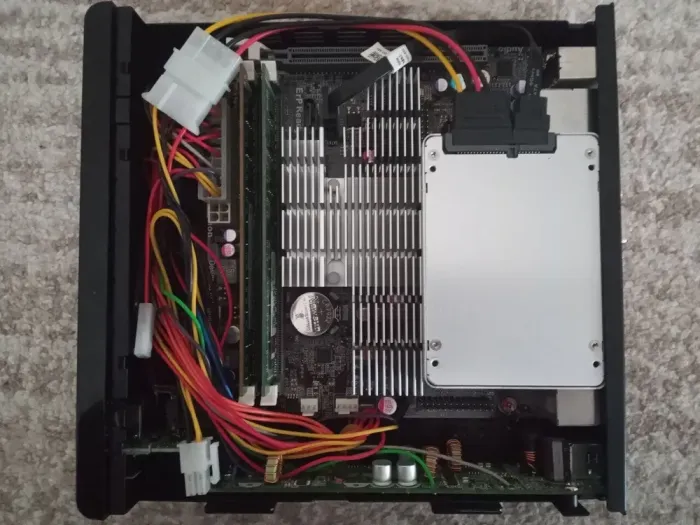 Неттоп Rangee LT490 USFF / AMD E1-2100 (2 ядра по 1.0 GHz) / 4 GB DDR3 / 30 GB SSD / AMD Radeon HD 8210 б/в - зображення 4