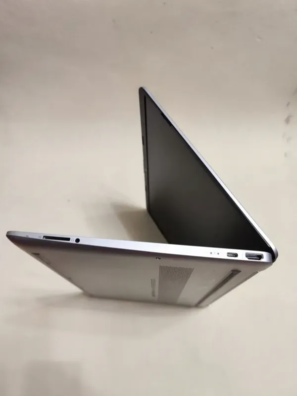 Ноутбук HP 15-dy2791wm / 15.6" (1366x768) TN / Intel Core i3-1115G4 (2 (4) ядра по 4.1 GHz) / 16 GB DDR4 / 512 GB SSD / Intel UHD Graphics / WebCam б/в - зображення 6