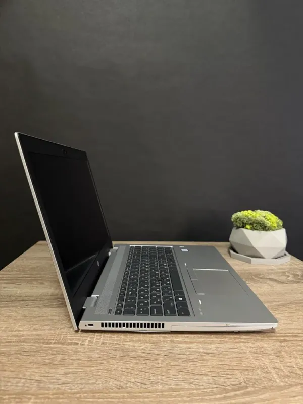 Ноутбук HP ProBook 650 G6 / 15.6" (1920x1080) IPS / Intel Core i5-8265U (4 (8) ядра по 1.6 - 3.9 GHz) / 16 GB DDR4 / 256 GB SSD M.2 / Intel UHD Graphics 620 / WebCam / DVD-ROM / Win 11 б/в - зображення 4