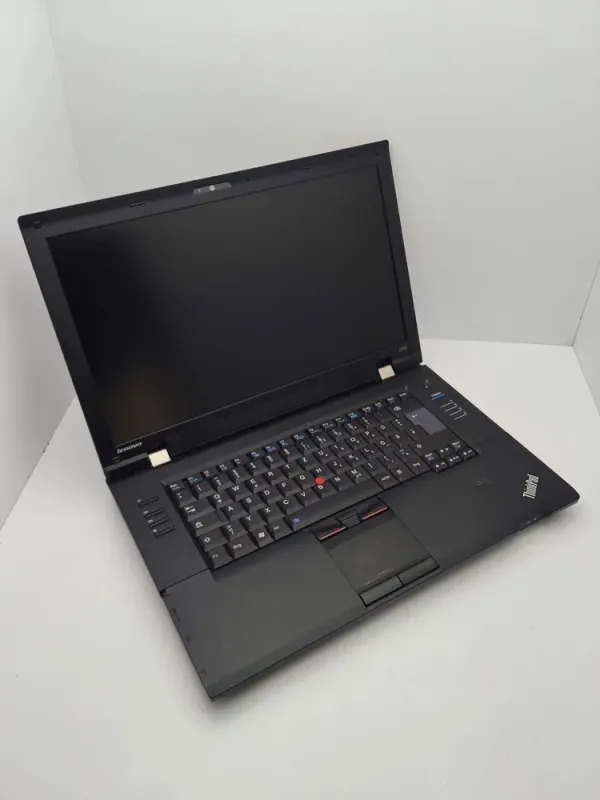 Ноутбук Lenovo ThinkPad L520 / 15.6" (1366x768) TN / Intel Core i5-2520M (2 (4) ядра по 2.5 - 3.2 GHz) / 6 GB DDR3 / 650 GB HDD / Intel HD Graphics 3000 / WebCam б/в - зображення 3
