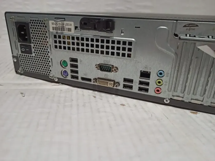 ПК Fujitsu Esprimo E700 E85+ SFF / Core i3-2120 (2(4) ядра по 3.3GHz) / 4GB DDR3 / 320GB HDD / HD Graphics 2000 / DVD-ROM б/в - зображення 3