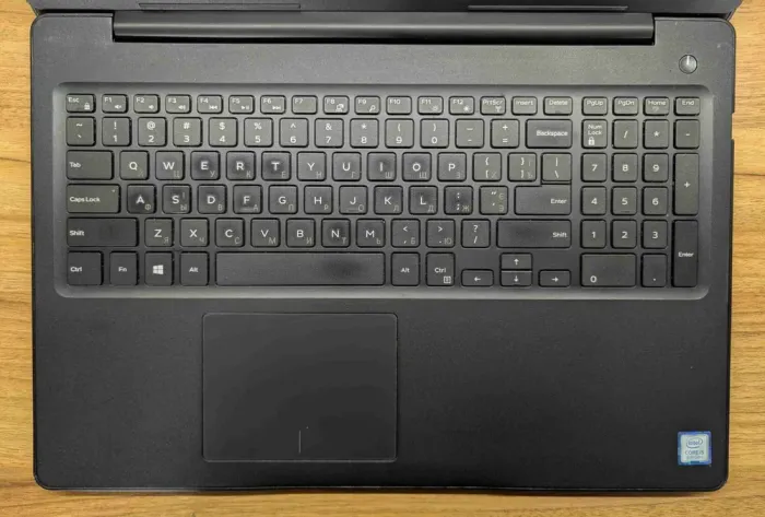 Ноутбук Б-клас Dell Latitude 3590 / 15.6" (1920x1080) IPS / Intel Core i5-8250U (4 (8) ядра по 1.6 - 3.4 GHz) / 16 GB DDR4 / 480 GB SSD / Intel UHD Graphics 620 / WebCam / Windows 10 б/в - зображення 4