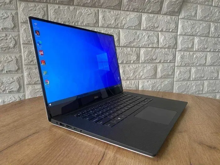 Мобільна робоча станція Б-клас Dell Precision 5510 / 15.6" (1920x1080) IPS / Intel Core i7-6820HQ (4 (8) ядра по 2.7 - 3.6 GHz) / 8 GB DDR4 / 256 GB SSD / nVidia Quadro M1000M, 2 GB GDDR5, 128-bit / WebCam б/в - зображення 4