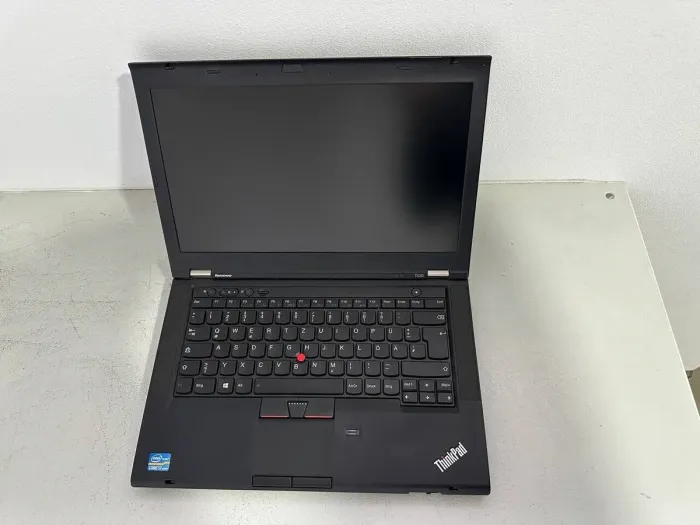Ноутбук Lenovo ThinkPad T430 / 14" (1600x900) TN / Intel Core i7-3520M (2 (4) ядра по 2.9 - 3.6 GHz) / 8 GB DDR3 / 240 GB SSD / Intel HD Graphics 4000 / VGA б/в - зображення 2