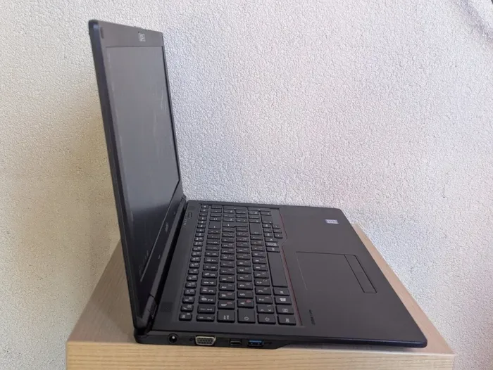 Ноутбук Б-клас Fujitsu LifeBook E458 / 15.6" (1920x1080) TN / Intel Core i5-7200U (2 (4) ядра по 2.5 - 3.1 GHz) / 8 GB DDR4 / 128 GB SSD / Intel HD Graphics 620 / WebCam б/в - зображення 5