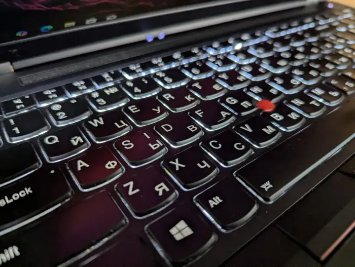 Мобільна робоча станція Lenovo ThinkPad P52 / 15.6" (1920x1080) IPS / Intel Xeon E-2176M (6 (12) ядер по 2.7 - 4.4 GHz) / 32 GB DDR4 / 512 GB SSD / nVidia Quadro P2000, 4 GB GDDR5, 128-bit / WebCam / TouchID / Windows 10 б/в - зображення 6