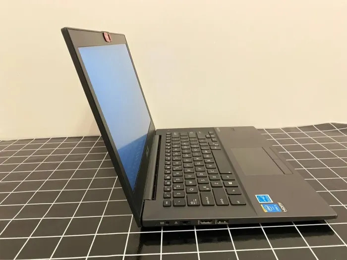 Ультрабук Б-клас Asus ASUSPRO Advanced BU401LA / 14" (1366x768) TN / Intel Core i5-4210U (2 (4) ядра по 1.7 - 2.7 GHz) / 4 GB DDR3 / 256 GB SSD / Intel HD Graphics 4400 / WebCam / HDMI б/в - зображення 6