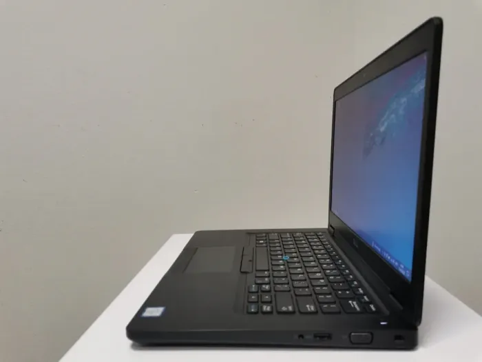 Ультрабук Dell Latitude 5490 / 14" (1366x768) TN / Intel Core i5-8350U (4 (8) ядра по 1.7 - 3.6 GHz) / 8 GB DDR4 / 256 GB SSD M.2 / Intel UHD Graphics 620 / WebCam / HDMI / Windows 10 Pro б/в - зображення 5