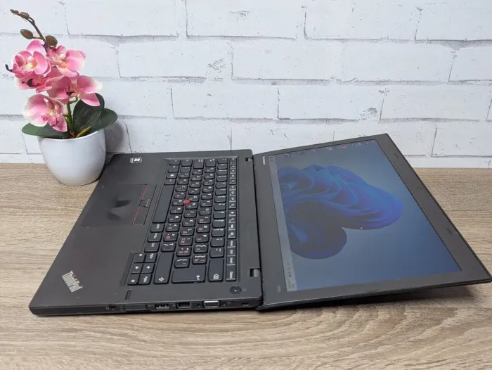 Ноутбук Б-клас Lenovo ThinkPad T450 / 14" (1366x768) TN / Intel Core i5-5300U (2 (4) ядра по 2.3 - 2.9 GHz) / 12 GB DDR3 / 128 GB SSD / Intel HD Graphics 5500 / WebCam б/в - зображення 9