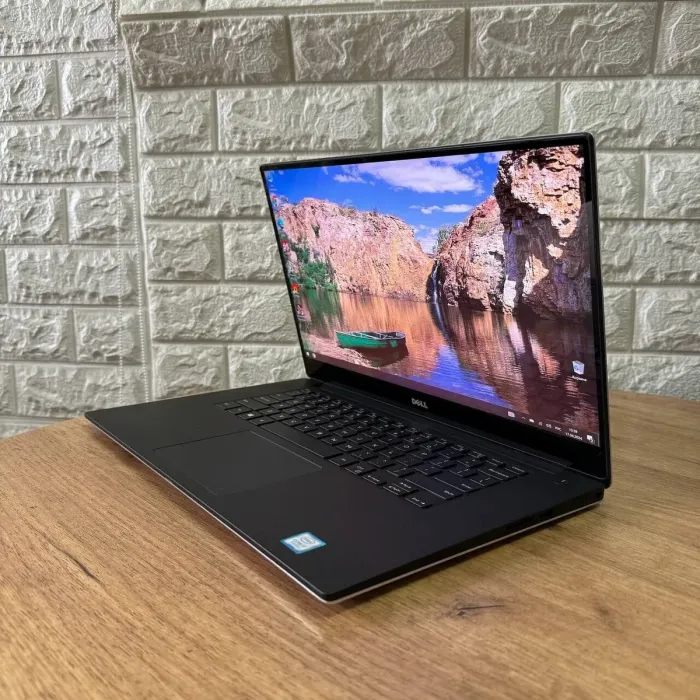 Ігровий ноутбук Б-клас Dell XPS 15 9550 / 15.6" (3840x2160) IPS Touch / Intel Core i5-6300HQ (4 ядра по 2.3 - 3.2 GHz) / 8 GB DDR4 / 256 GB SSD M.2 / nVidia GeForce GTX 960M, 2 GB GDDR5, 128-bit / WebCam б/в - зображення 5