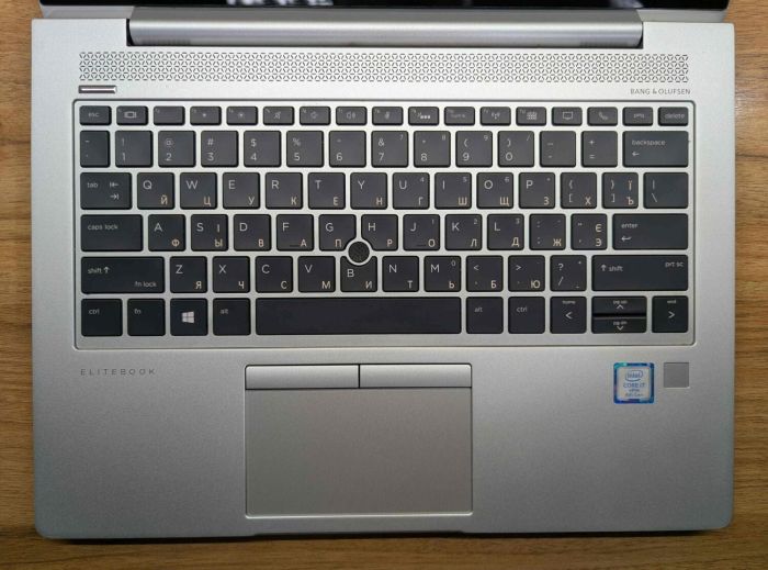 Ультрабук HP EliteBook 830 G5 / 13.3" (1920x1080) IPS Touch / Intel Core i7-8650U (4 (8) ядра по 1.9 - 4.2 GHz) / 16 GB DDR4 / 512 GB SSD / Intel UHD Graphics 620 / Fingerprint / WebCam / Windows 10 б/в - зображення 3
