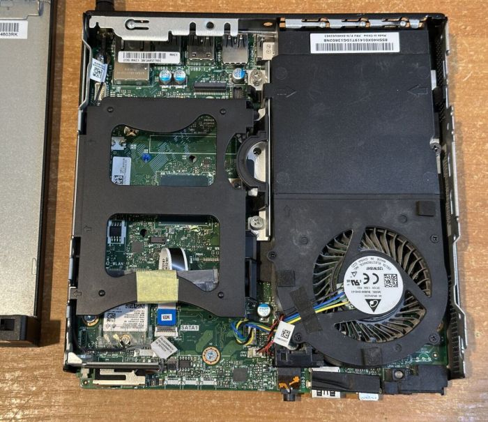 Неттоп Lenovo ThinkCentre M70q USFF / Intel Core i3-10100T (4 (8) ядра по 3.0 - 3.8 GHz) / 16 GB DDR4 / 256 GB SSD M.2 / Intel UHD Graphics 630 / USB 3.2 б/в - зображення 7