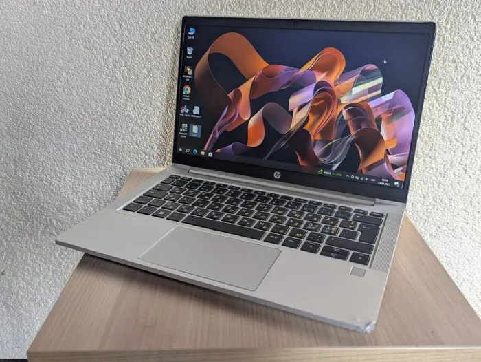 Ультрабук Б-клас HP ProBook 430 G8 / 13.3" (1920x1080) TN / Intel Core i3-1115G4 (2 (4) ядра по 4.1 GHz) / 16 GB DDR4 / 256 GB SSD / Intel UHD Graphics / WebCam б/в - зображення 4