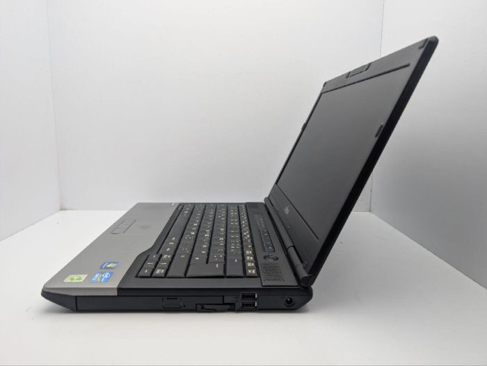 Ноутбук Fujitsu LifeBook S752 / 14" (1366x768) TN / Intel Core i5-3320M (2 (4) ядра по 2.6 - 3.3 GHz) / 6 GB DDR3 / 500 GB HDD / Intel HD Graphics 4400 б/в - зображення 5