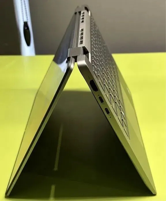 Ультрабук Dell Latitude 7340 2-in-1 / 13.3" (2560x1600) WVA Touch / Intel Core i5-1345U (10 (12) ядер по 3.5 - 4.7 GHz) / 16 GB DDR4 / 256 GB SSD M.2 / Intel Iris Xe Graphics / WebCam - зображення 7