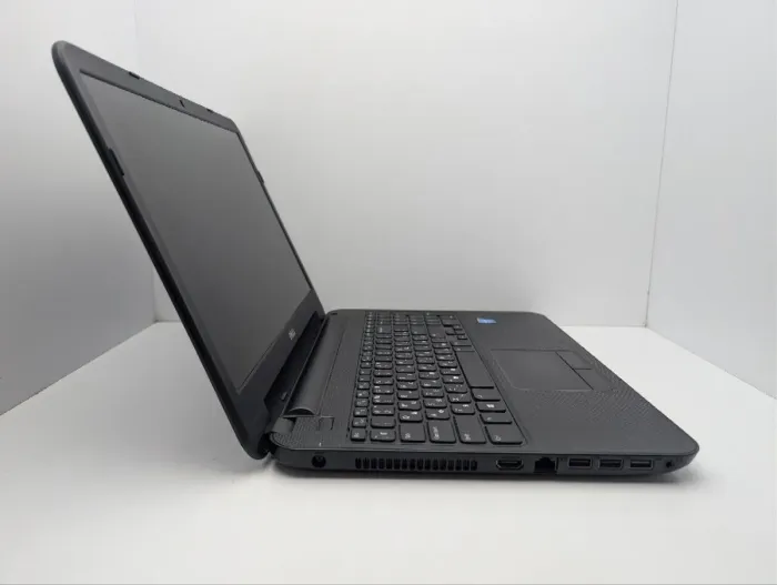Ноутбук Dell Inspiron 15-3537 / 15.6" (1366x768) TN / Intel Celeron 2955U (2 ядра по 1.4 GHz) / 8 GB DDR3 / 128 GB SSD / Intel HD Graphics / WebCam / DVD-ROM б/в - зображення 3