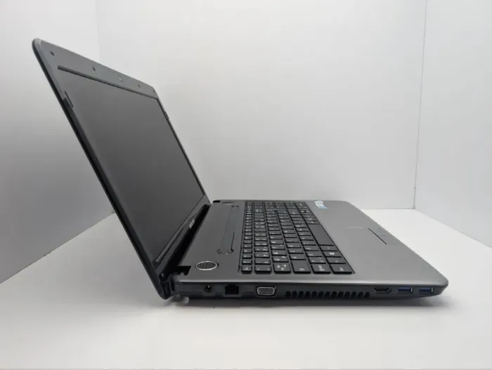Ноутбук Medion Akoya E6234 / 15.6" (1366x768) TN / Intel Pentium 2020M (2 ядра по 2.4 GHz) / 6 GB DDR3 / 500 GB HDD / Intel HD Graphics / WebCam / DVD-ROM б/в - зображення 4