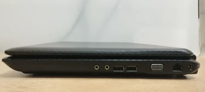 Ноутбук Asus P50IJ / 15.6" (1366x768) TN / Intel Pentium T4400 (2 ядра по 2.2 GHz) / 4 GB DDR2 / 120 GB SSD / Intel GMA 4500M Graphics / WebCam / АКБ не тримає б/в - зображення 5